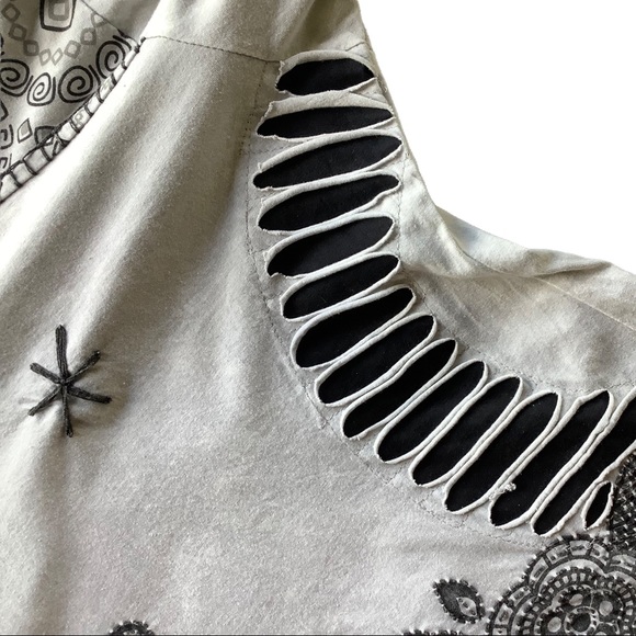 3/4 sleeve of comfy stretchy 100% cotton top in off white and black. - Picture 10 of 16